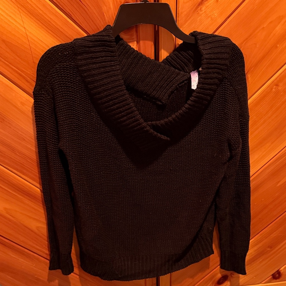 Francesca's Collections Black V-Neck Sweater
